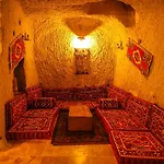 Cappadocia Nar Cave House & Swimming Pool ホテル ネヴシェヒル