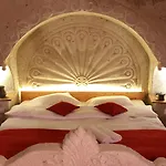 ホテル Cappadocia Nar Cave House & Swimming Pool 3*