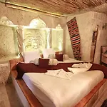 Cappadocia Nar Cave House & Swimming Pool ホテル ネヴシェヒル