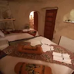 ホテル Cappadocia Nar Cave House & Swimming Pool ネヴシェヒル