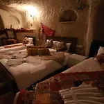 ホテル Cappadocia Nar Cave House & Swimming Pool ネヴシェヒル