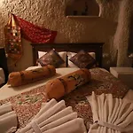 ホテル Cappadocia Nar Cave House & Swimming Pool ネヴシェヒル