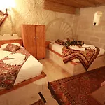 Cappadocia Nar Cave House & Swimming Pool ホテル ネヴシェヒル