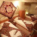 ホテル Cappadocia Nar Cave House & Swimming Pool 3*