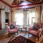 ホテル Cappadocia Nar Cave House & Swimming Pool