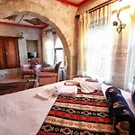 Cappadocia Nar Cave House & Swimming Pool ホテル ネヴシェヒル
