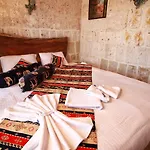 ホテル Cappadocia Nar Cave House & Swimming Pool 3*