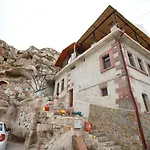 Cappadocia Nar Cave House & Swimming Pool 3* ネヴシェヒル