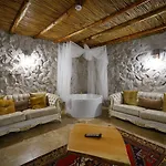 ホテル Cappadocia Nar Cave House & Swimming Pool ネヴシェヒル