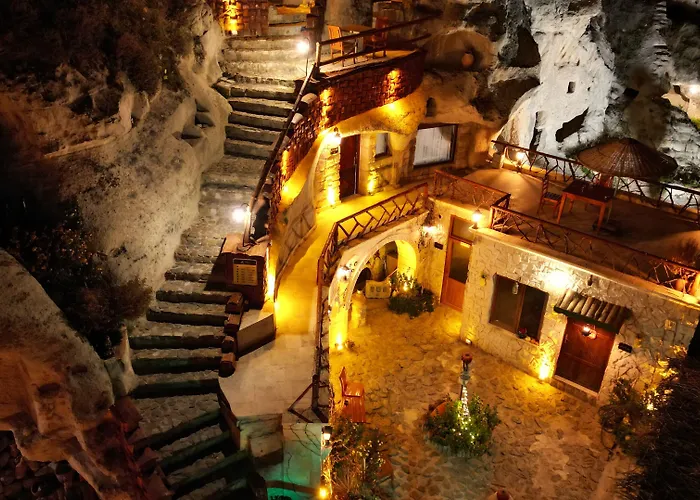 Cappadocia Nar Cave House & Swimming Pool 内夫谢希尔